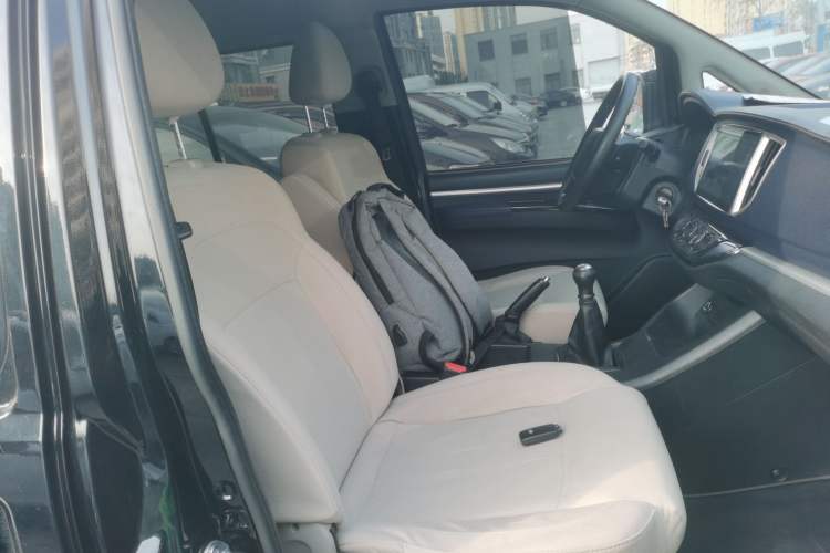 Used FORTHING Lingzhi 2022 M5L 1.6L Utility Model 7 Seats
