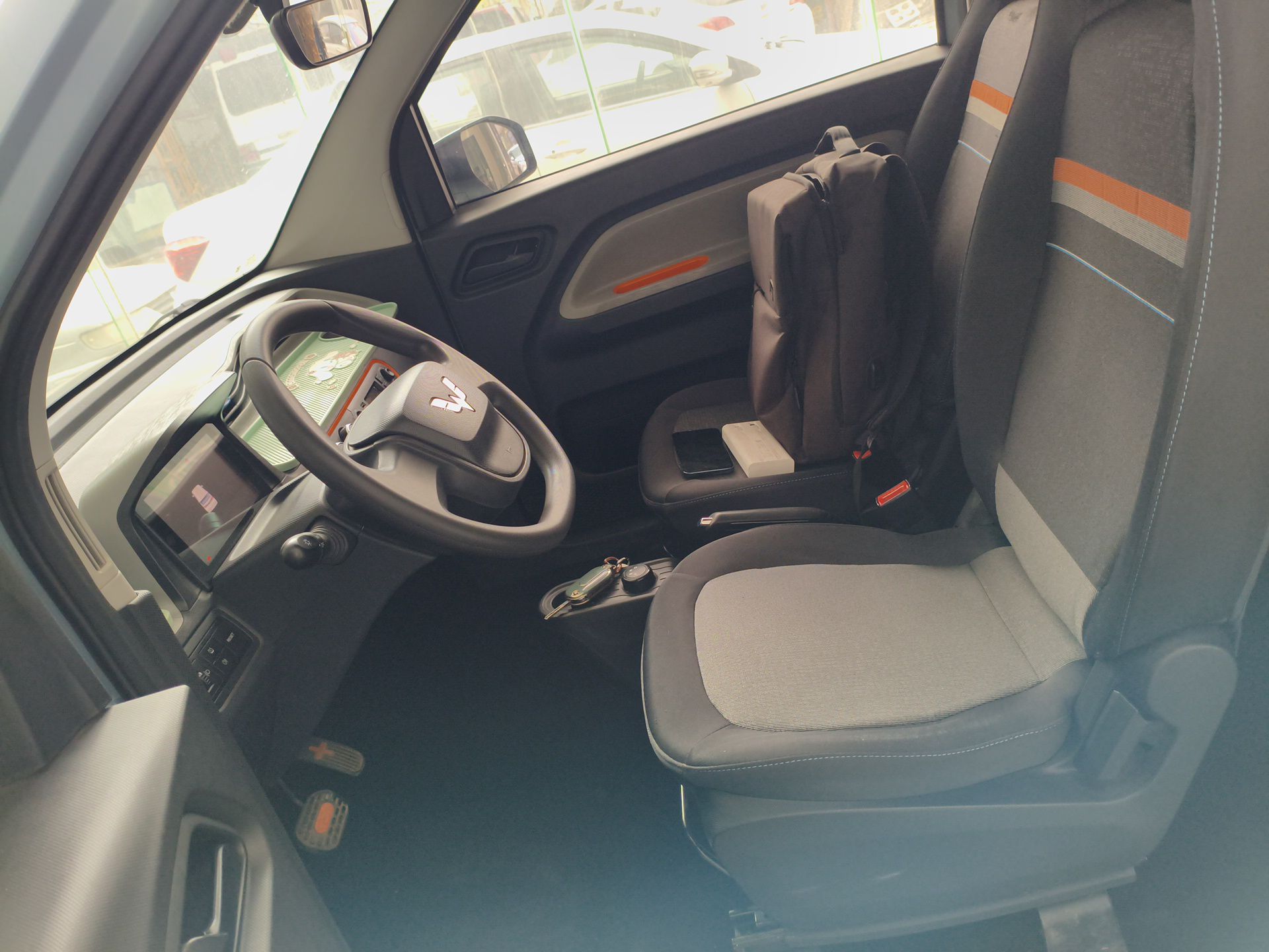 Переднее сиденье в автомобиле