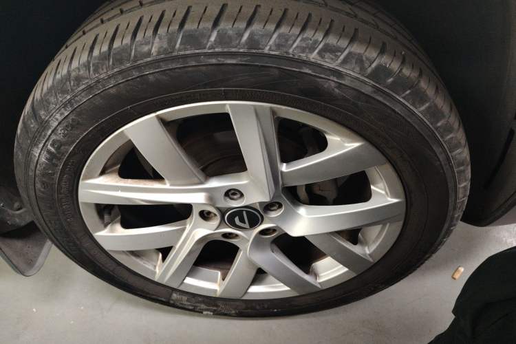 Used Jetta VS5 2023 280TSI Automatic Trend Edition Right Front Wheel Hub