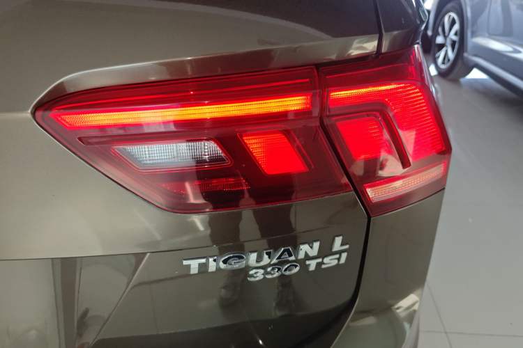 Used Volkswagen Tiguan L 2017 330TSI Automatic Two-Wheel Drive Luxury Edition
