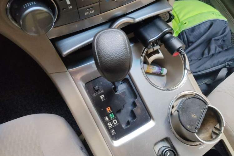 Used Toyota Highlander 2012 2.7L Two-Wheel Drive 7-Seater Elite Edition Gear Lever