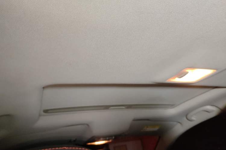 Used Chevrolet Trax 2016 1.4T Manual Two-Wheel Drive Comfort Version with Sunroof Headliner