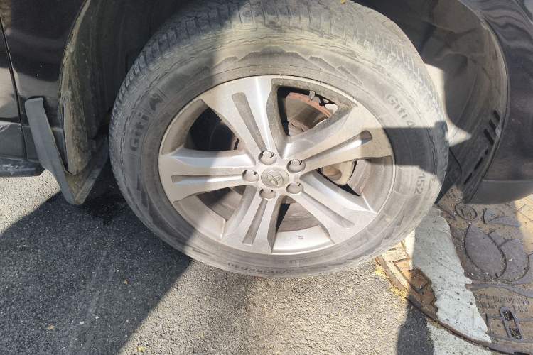 Used Toyota Highlander 2012 2.7L Two-Wheel Drive 7-Seater Luxury Edition Right Front Wheel Hub