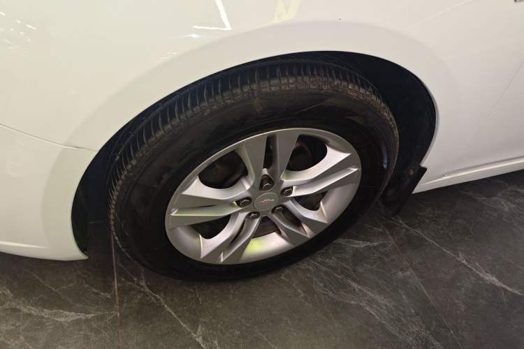 Used Chevrolet Cruze 2015 1.5L Classic SE AT Left Front Wheel Hub