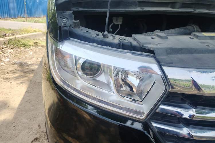 Used JAC Refine M3 2022 1.8L 7-seat Standard Edition
