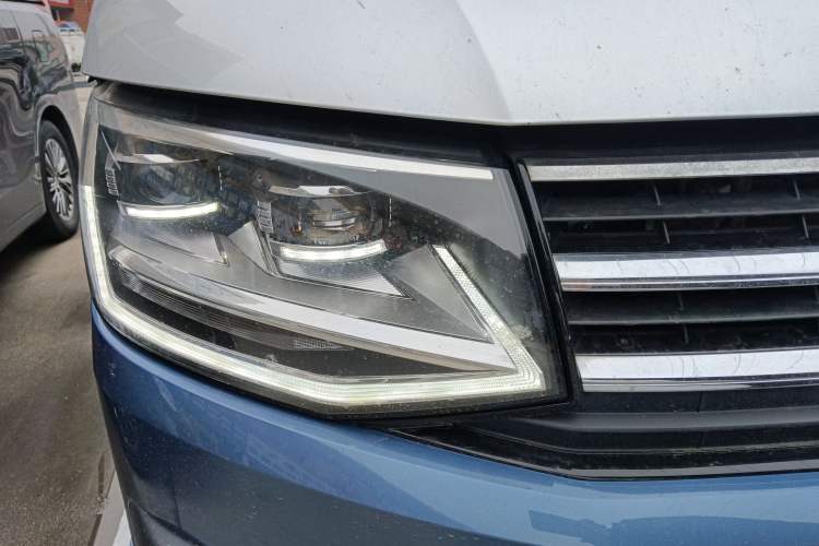 Used Volkswagen Multivan 2016 2.0 TSI Two-Wheel-Drive 66th Anniversary Edition
