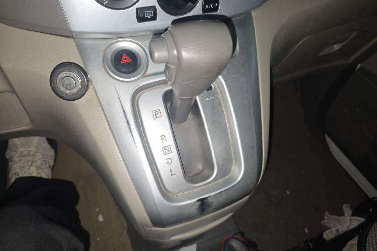 Used Nissan NV200 2016 Revised Version 1.6L CVT Luxury Edition Gear Lever