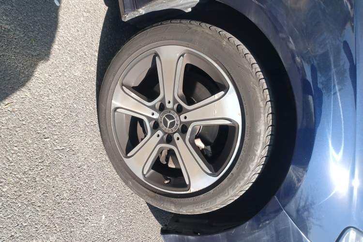 Used Mercedes-Benz B-Class 2018 B 200 Fashion Model Right Front Wheel Hub