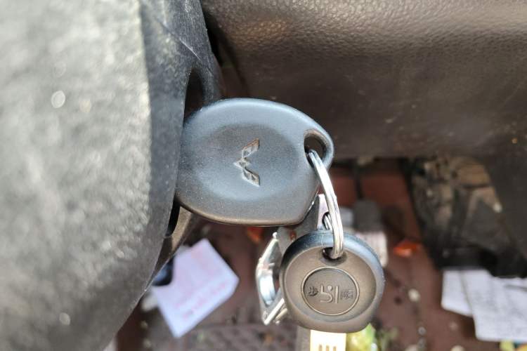 Used Wuling Rongguang 2011 1.2L Base Version
