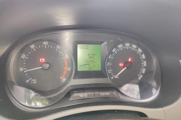 Used Skoda Fabia 2015 1.4L Manual Front-Wheel Drive Model Odometer Close Up