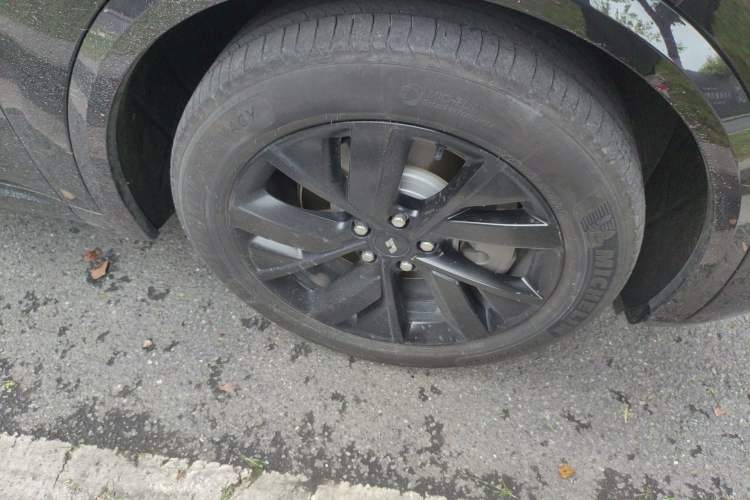 Used Li Auto L8 2023 Pro Model Right Front Wheel Hub