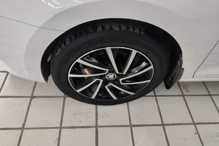 Used Skoda Rapid 2020 1.5L Manual Comfort Edition Left Front Wheel Hub