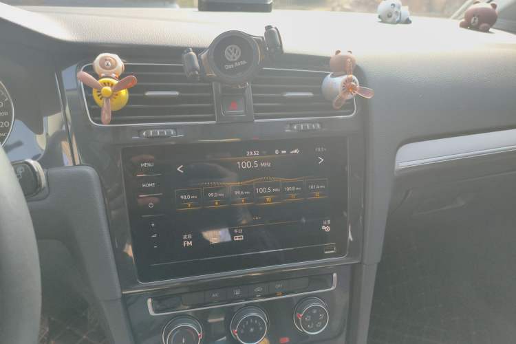 Used Volkswagen Golf 2020 Zhiai Edition 280TSI DSG Comfort Model Audio And AC Panel