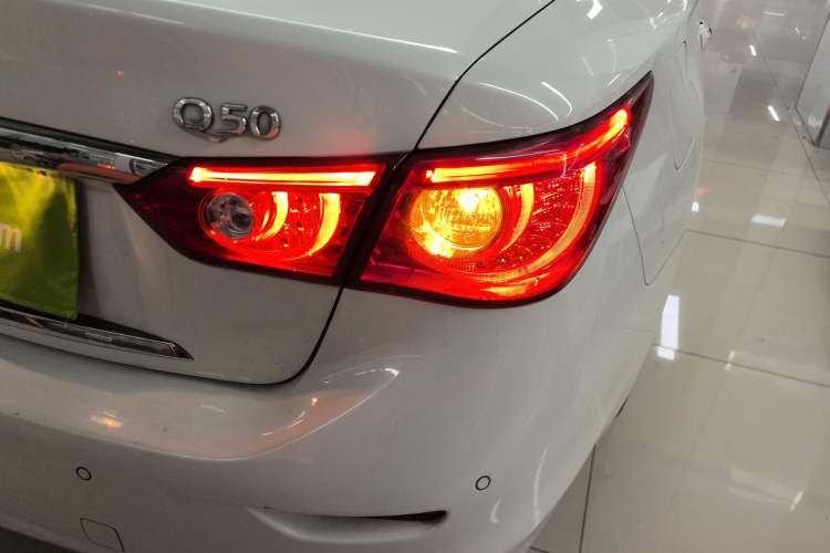 Used Infiniti Q50 2014 2.0T Luxury Edition
