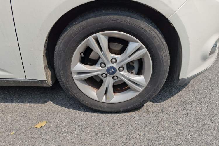 Used Ford Focus 2012 Sedan 1.6L Automatic Fashion Edition Right Front Wheel Hub