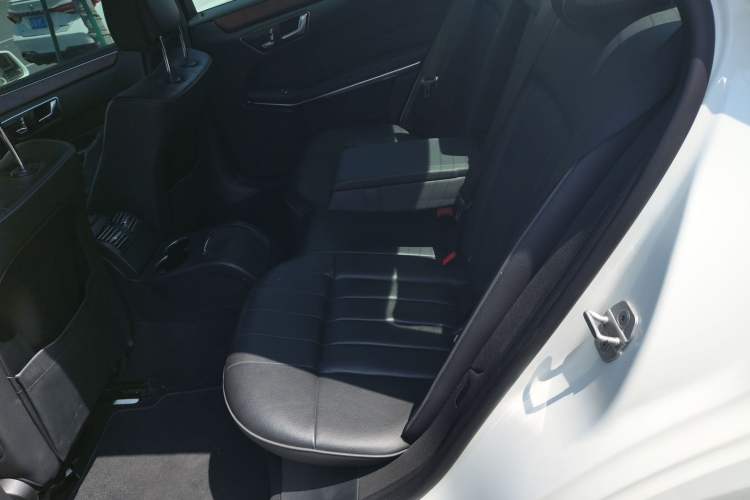 Used Mercedes-Benz E-Class 2015 Facelift E 200 L