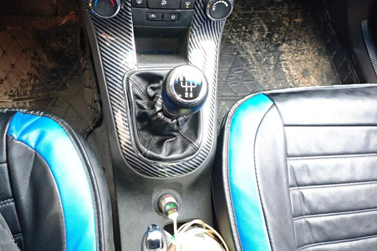 Used Chevrolet Cruze 2011 1.6L SE MT Transformers Edition Gear Lever