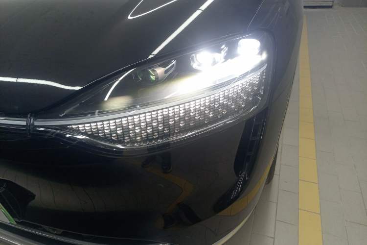 Used Hima AITO M9 2024 Range-Extended Ultra Version 42 kWh 6-Seater Model Left Front Headlight