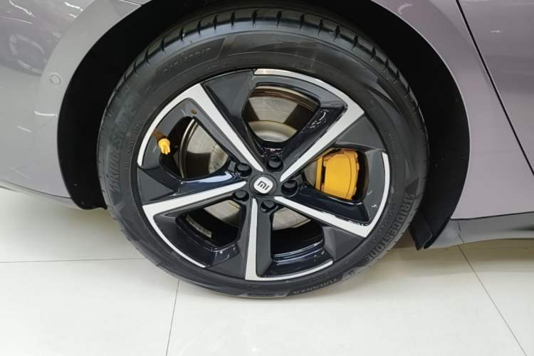 Used Xiaomi Auto SU7 2024 Four-Wheel Drive Ultra-Long Range Advanced Intelligent Driving Max Edition Right Rear Wheel Hub