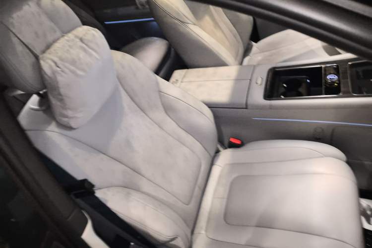 Used Hima AITO M9 2025 Extended-Range Ultra Version 52 kWh 6-Seater