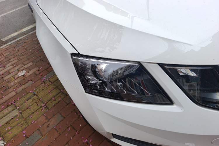 Used Skoda Octavia 2019 1.5L Automatic SmartDrive Comfort Edition China VI Standard Right Front Headlight
