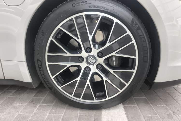 Used Porsche Taycan 2022-Year Updated Taycan Right Front Wheel Hub