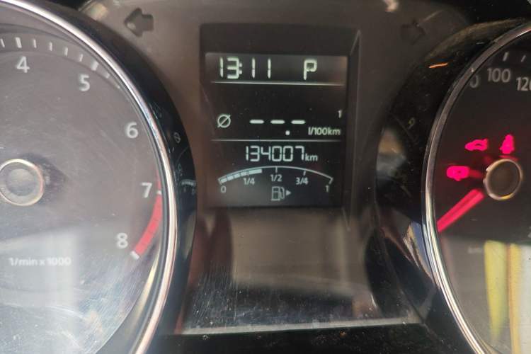 Used Volkswagen Bora 2014 1.6L Automatic Comfort Model Odometer Close Up