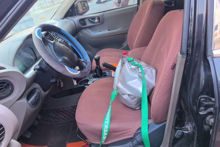 Used Huatai Santa Fe Classic 2012 2.0L Gasoline Manual Two-Wheel Drive with Sunroof
