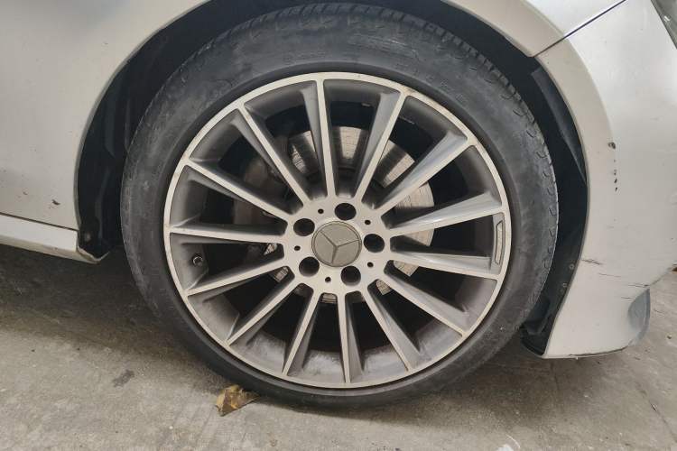 Used Mercedes-Benz E-Class 2014 Restyled E 260 L Sport Edition Right Front Wheel Hub