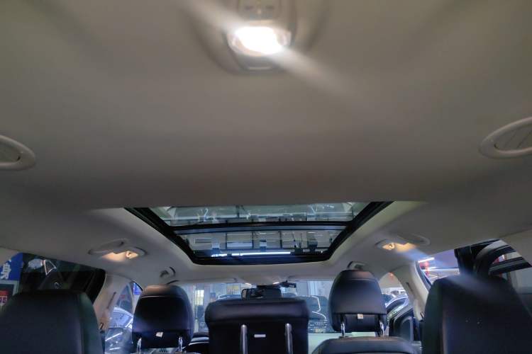 Used Ford Edge 2018 EcoBoost 245 Two-Wheel-Drive Titanium 7-Seater China VI Standard Headliner