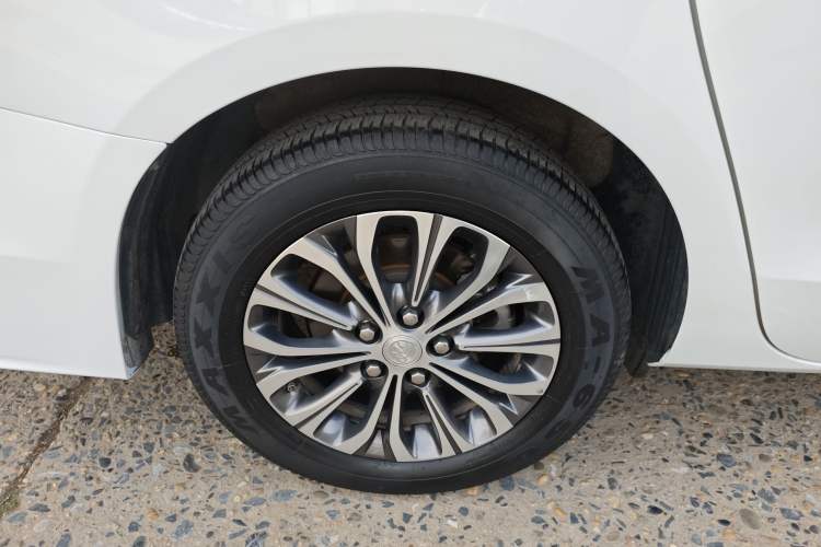 Used Buick GL8 2022 Land Cruiser Executive Class 652T Comfort Model