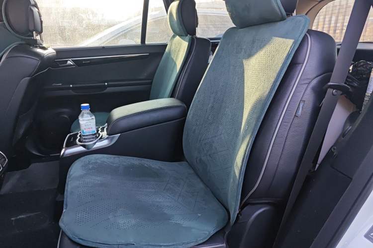 Used Mercedes-Benz R-Class 2015 R 320 4MATIC Luxury Model Left Rear Seat