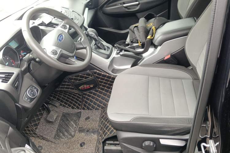 Used Ford Kuga 2015 1.5L GTDi Two-Wheel-Drive Comfort Model Left Front Seat