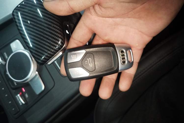 Used Audi A4L 2019 40 TFSI Fashion Version China V Vehicle Key