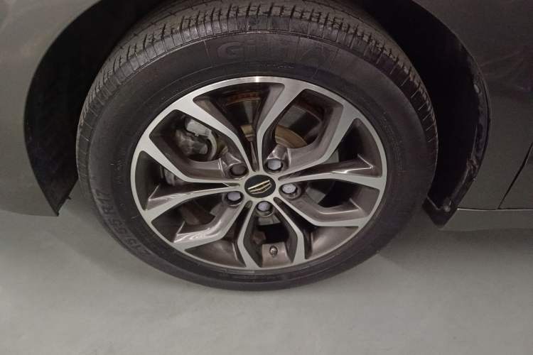Used Geely Auto Emgrand GT 2017 1.8T Luxury Model Left Front Wheel Hub