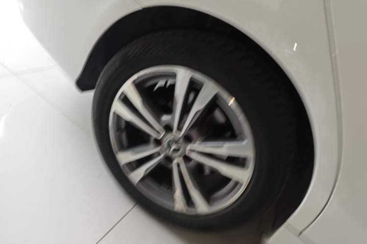 Used Mercedes-Benz C-Class 2020 Restyled C 200 L Fashion Edition Sport Version Right Rear Wheel Hub