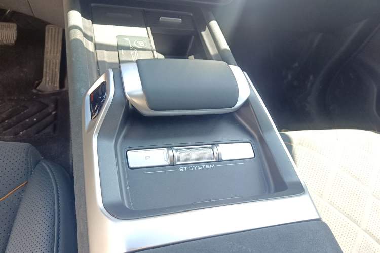 Used Deepal G318 2025 Worry-Free Cross-Country Edition Four-Wheel Drive Distant Mountains Version Gear Lever