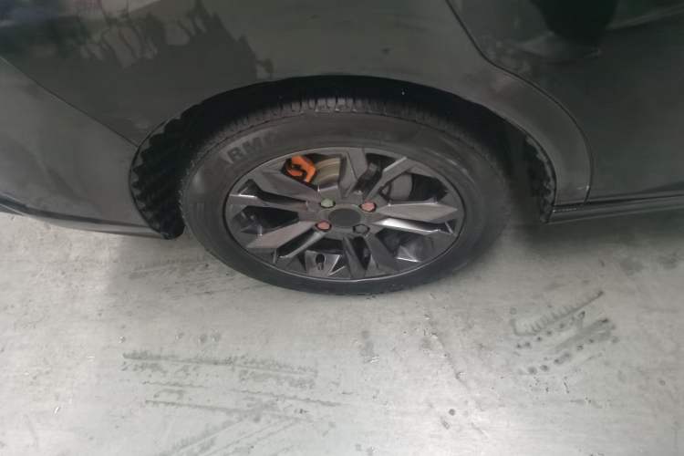 Used Dongfeng Aeolus Yixuan 2023 Mach Edition 1.5L Automatic Chasing Shadow Version Right Rear Wheel Hub