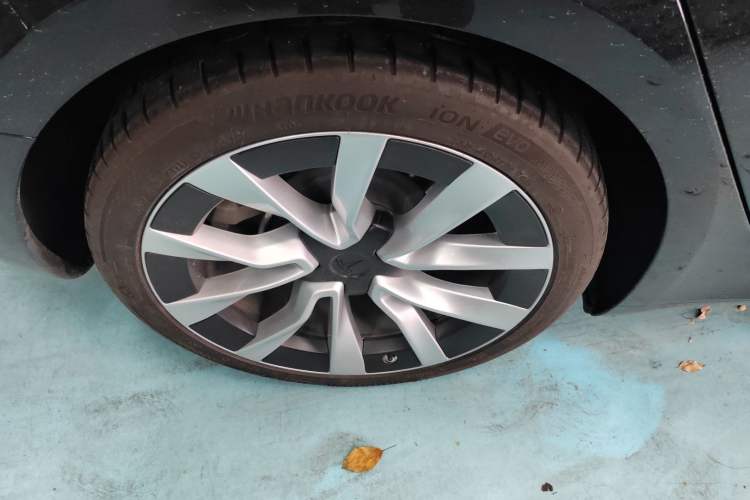 Used Tesla Model 3 2023 Long-Range All-Wheel-Drive Version Right Rear Wheel Hub