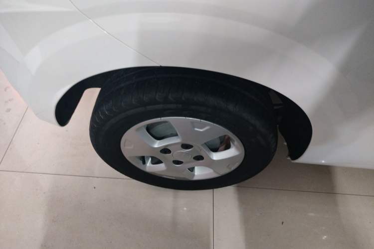 Used Roewe Clever 2021 302 km New Four-Seater Super-Efficient Version Right Rear Wheel Hub