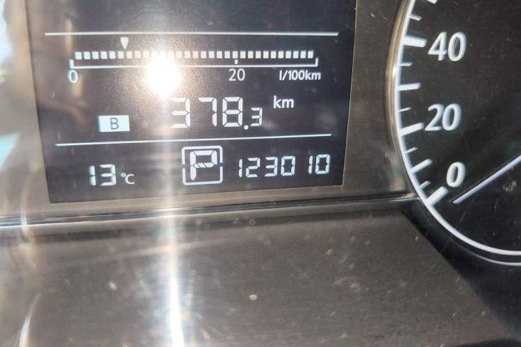 Used Nissan Tiida 2013 1.6L CVT Cool Cafe Edition Odometer Close Up