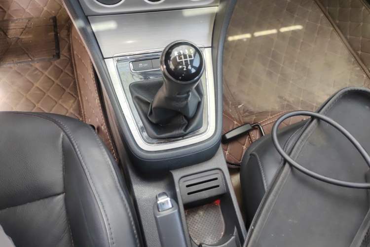 Used Volkswagen Lavida 2013 Restyled Classic 1.6L Manual Comfort Edition
