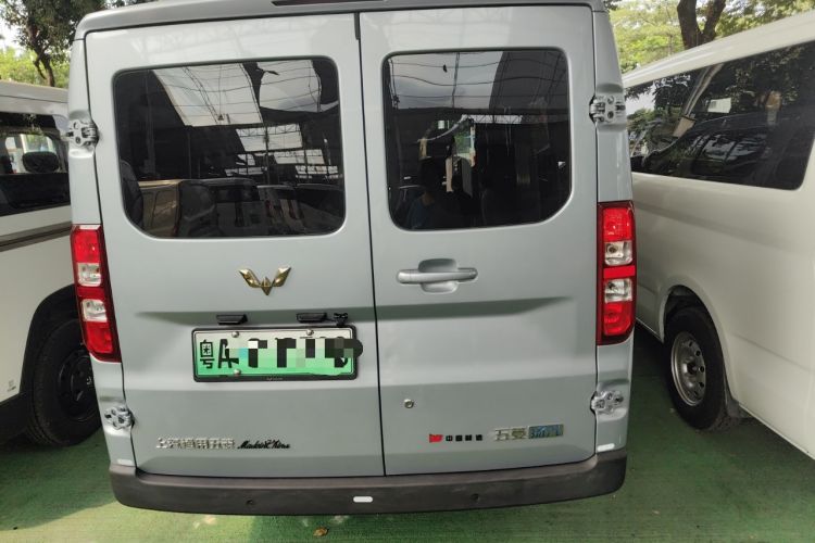 Used Wuling Yangguang 2024 300km Comfort-Grade Passenger Van 60kW

