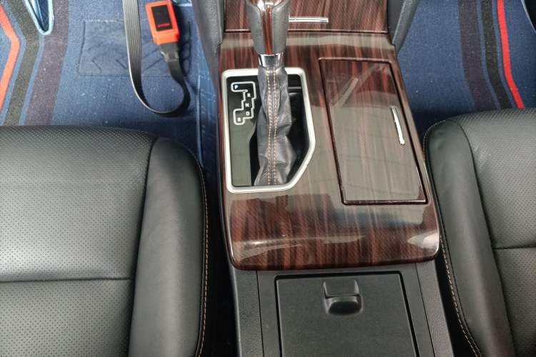 Used Toyota Camry 2016 Dual-Engine 2.5 HG 10th Anniversary Deluxe Navigation Edition
