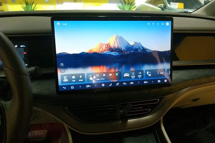 Used Denza D9 2022 DM-i 1040 Prestige Model
