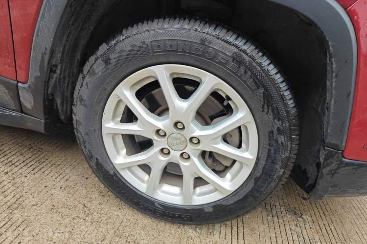 Used Jeep Cherokee 2016 2.4L Leading Smart Version
