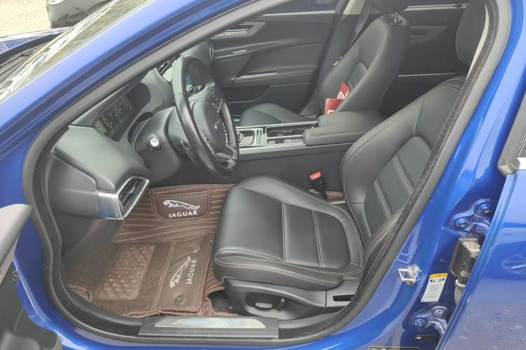 Used Jaguar XEL 2019 2.0T 200 PS Deluxe Edition Left Front Seat