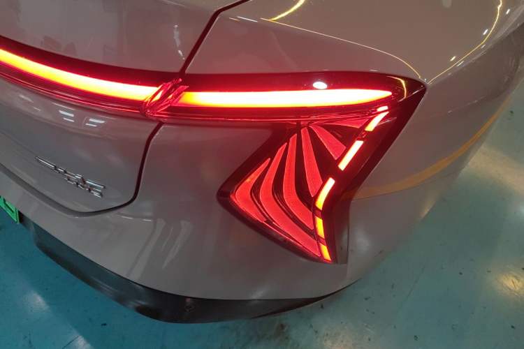 Used Hongqi EH7 2024 760 Pro+ Four-Wheel Drive Version Exterior 1