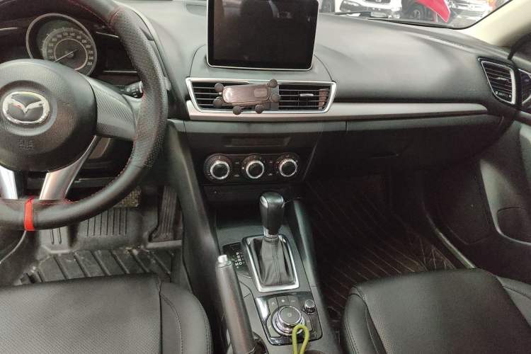 Used Mazda 3 Axela 2016 Sedan 1.5L Automatic Comfort Model