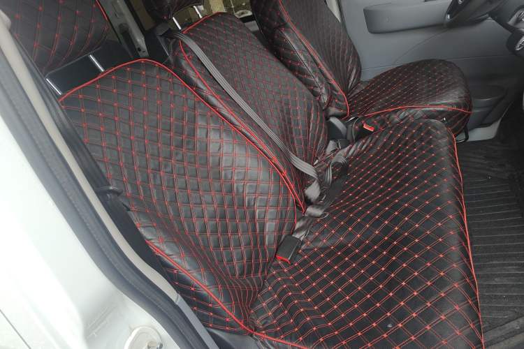 Used SAIC MAXUS Xintu V80 2023 2.0T AMT Classic Aoyuntong Short Wheelbase Ultra-Low Roof 5/6-Seater Right Front Seat